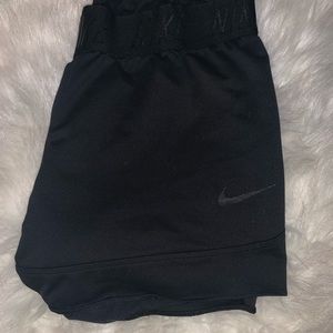 🌑size M black nike shorts🌑